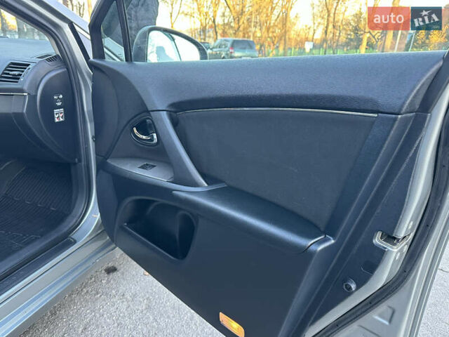 Сірий Тойота Авенсіс, об'ємом двигуна 2.2 л та пробігом 232 тис. км за 7999 $, фото 42 на Automoto.ua