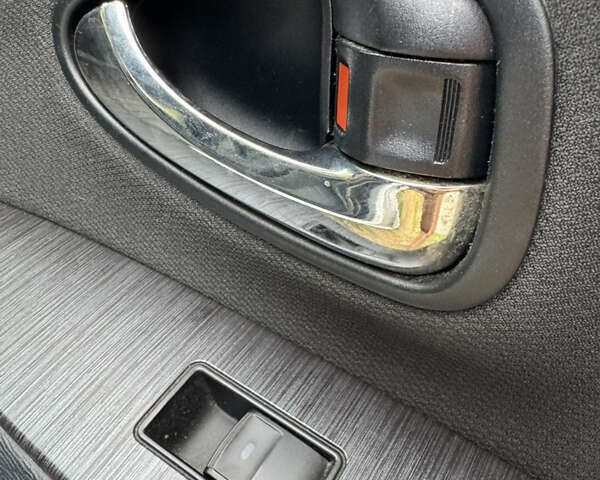 Серый Тойота Авенсис, объемом двигателя 2.23 л и пробегом 245 тыс. км за 8800 $, фото 9 на Automoto.ua