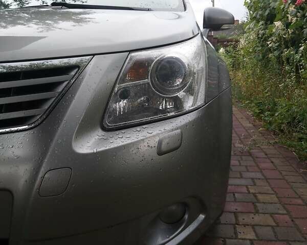 Серый Тойота Авенсис, объемом двигателя 2.2 л и пробегом 300 тыс. км за 8800 $, фото 3 на Automoto.ua
