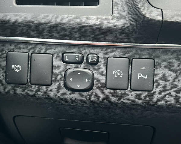 Серый Тойота Авенсис, объемом двигателя 2.23 л и пробегом 210 тыс. км за 9400 $, фото 20 на Automoto.ua