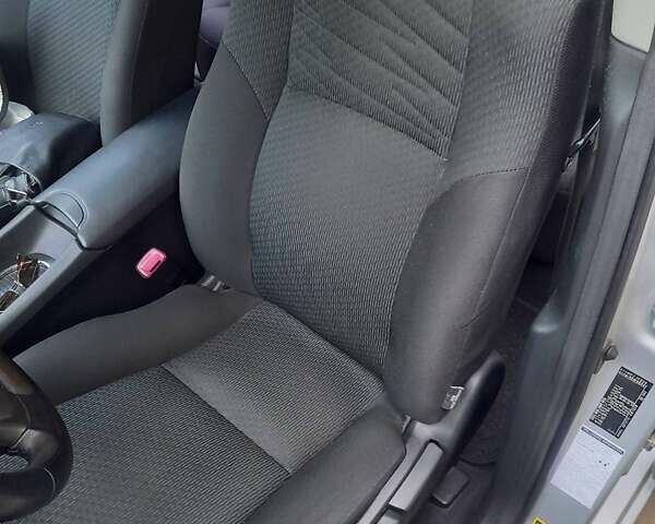 Серый Тойота Авенсис, объемом двигателя 2.23 л и пробегом 208 тыс. км за 9500 $, фото 12 на Automoto.ua