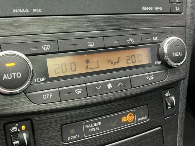 Серый Тойота Авенсис, объемом двигателя 2.2 л и пробегом 210 тыс. км за 9400 $, фото 16 на Automoto.ua