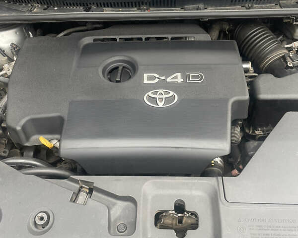 Серый Тойота Авенсис, объемом двигателя 2.2 л и пробегом 300 тыс. км за 8700 $, фото 2 на Automoto.ua