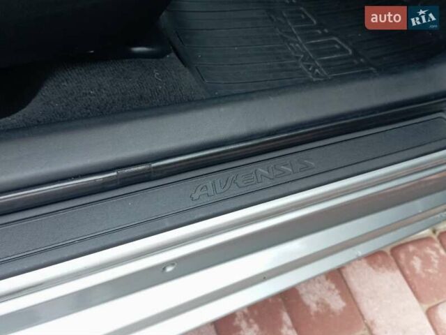 Серый Тойота Авенсис, объемом двигателя 2.2 л и пробегом 230 тыс. км за 7700 $, фото 2 на Automoto.ua