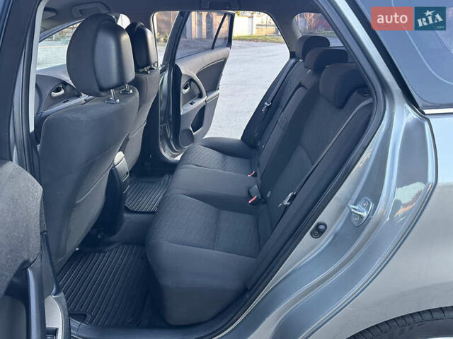 Сірий Тойота Авенсіс, об'ємом двигуна 2.2 л та пробігом 232 тис. км за 7999 $, фото 36 на Automoto.ua