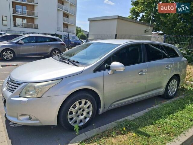 Серый Тойота Авенсис, объемом двигателя 2 л и пробегом 240 тыс. км за 7700 $, фото 2 на Automoto.ua