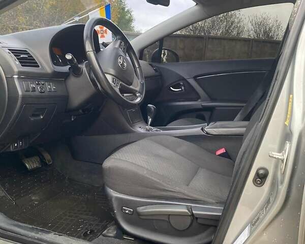 Серый Тойота Авенсис, объемом двигателя 2.2 л и пробегом 280 тыс. км за 8900 $, фото 5 на Automoto.ua