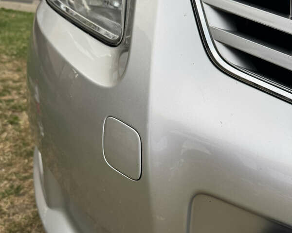 Серый Тойота Авенсис, объемом двигателя 2.23 л и пробегом 245 тыс. км за 8800 $, фото 4 на Automoto.ua