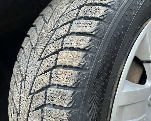 Серый Тойота Авенсис, объемом двигателя 2 л и пробегом 277 тыс. км за 8500 $, фото 14 на Automoto.ua