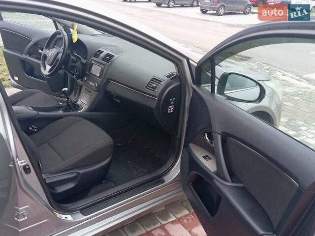 Серый Тойота Авенсис, объемом двигателя 2.2 л и пробегом 230 тыс. км за 7700 $, фото 6 на Automoto.ua