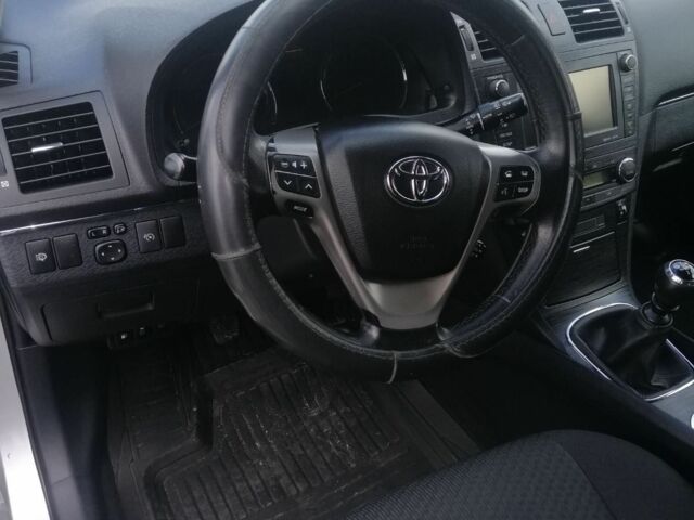 Серый Тойота Авенсис, объемом двигателя 2.2 л и пробегом 249 тыс. км за 8200 $, фото 2 на Automoto.ua