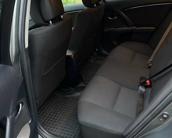Серый Тойота Авенсис, объемом двигателя 2 л и пробегом 277 тыс. км за 8500 $, фото 5 на Automoto.ua