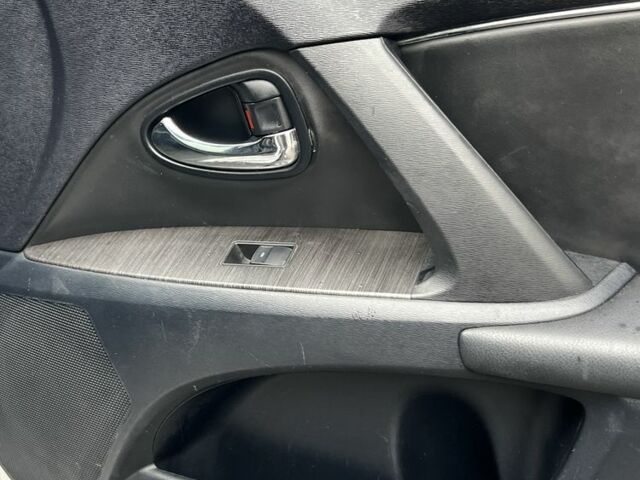 Серый Тойота Авенсис, объемом двигателя 2.2 л и пробегом 210 тыс. км за 9400 $, фото 13 на Automoto.ua