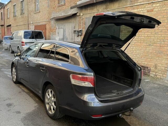 Сірий Тойота Авенсіс, об'ємом двигуна 2.2 л та пробігом 215 тис. км за 8500 $, фото 6 на Automoto.ua