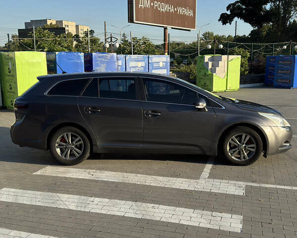 Сірий Тойота Авенсіс, об'ємом двигуна 2 л та пробігом 291 тис. км за 7900 $, фото 3 на Automoto.ua