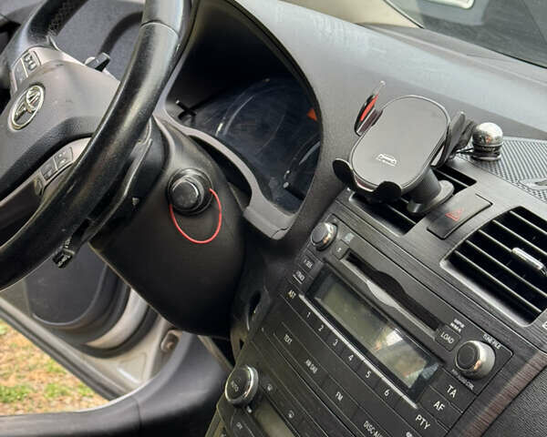 Серый Тойота Авенсис, объемом двигателя 2.23 л и пробегом 245 тыс. км за 8800 $, фото 7 на Automoto.ua