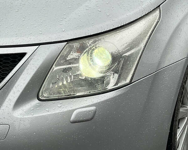 Серый Тойота Авенсис, объемом двигателя 2.23 л и пробегом 210 тыс. км за 9400 $, фото 4 на Automoto.ua