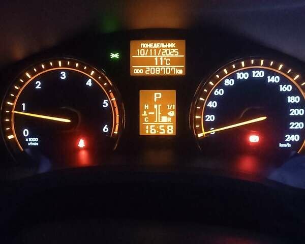 Серый Тойота Авенсис, объемом двигателя 2.23 л и пробегом 208 тыс. км за 9500 $, фото 16 на Automoto.ua