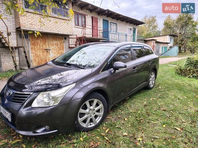 Серый Тойота Авенсис, объемом двигателя 2.2 л и пробегом 265 тыс. км за 8500 $, фото 2 на Automoto.ua