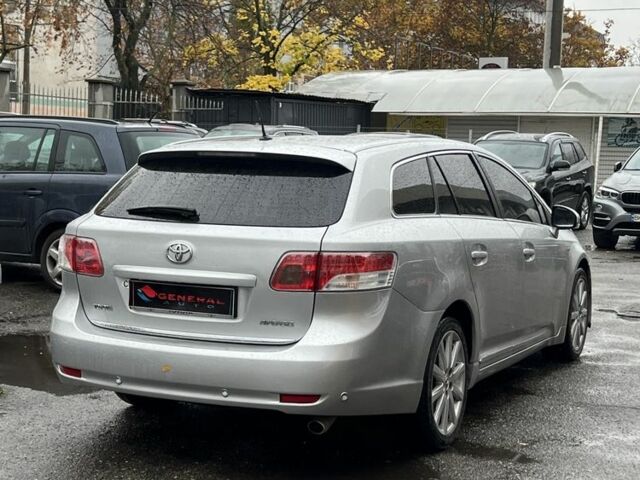 Серый Тойота Авенсис, объемом двигателя 2.2 л и пробегом 210 тыс. км за 9400 $, фото 4 на Automoto.ua