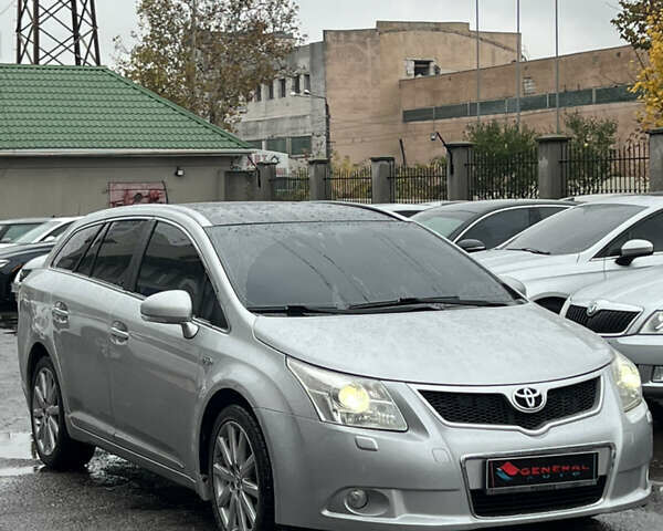 Серый Тойота Авенсис, объемом двигателя 2.23 л и пробегом 210 тыс. км за 9400 $, фото 1 на Automoto.ua