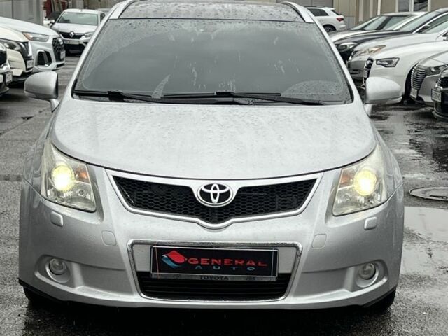 Серый Тойота Авенсис, объемом двигателя 2.2 л и пробегом 210 тыс. км за 9400 $, фото 1 на Automoto.ua