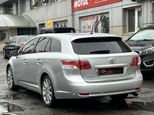 Серый Тойота Авенсис, объемом двигателя 2.2 л и пробегом 210 тыс. км за 9400 $, фото 5 на Automoto.ua