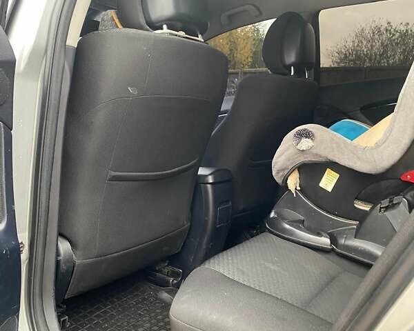Серый Тойота Авенсис, объемом двигателя 2.2 л и пробегом 280 тыс. км за 8900 $, фото 9 на Automoto.ua