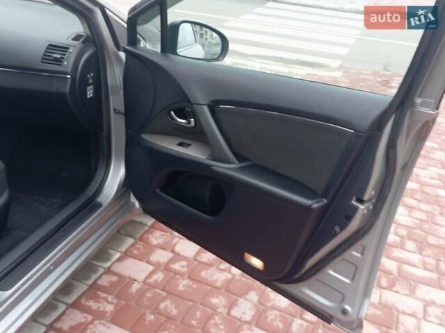Серый Тойота Авенсис, объемом двигателя 2.2 л и пробегом 230 тыс. км за 7700 $, фото 4 на Automoto.ua