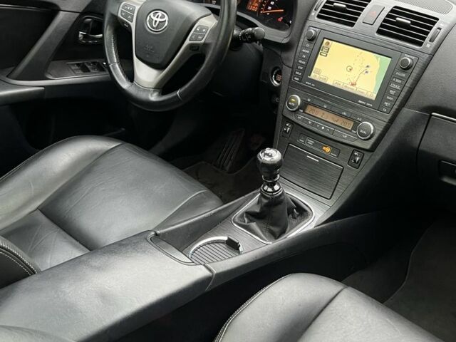 Серый Тойота Авенсис, объемом двигателя 2.2 л и пробегом 210 тыс. км за 9400 $, фото 8 на Automoto.ua