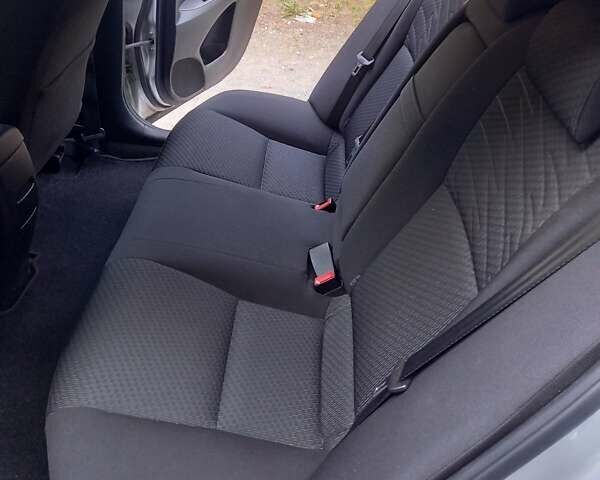 Серый Тойота Авенсис, объемом двигателя 2.23 л и пробегом 208 тыс. км за 9500 $, фото 13 на Automoto.ua