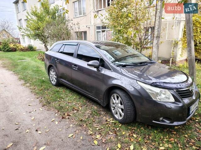 Серый Тойота Авенсис, объемом двигателя 2.2 л и пробегом 265 тыс. км за 8500 $, фото 4 на Automoto.ua