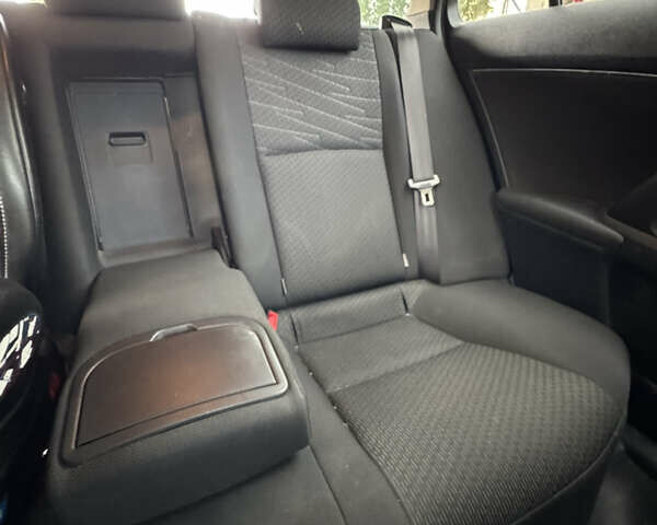 Серый Тойота Авенсис, объемом двигателя 2.23 л и пробегом 245 тыс. км за 8800 $, фото 12 на Automoto.ua