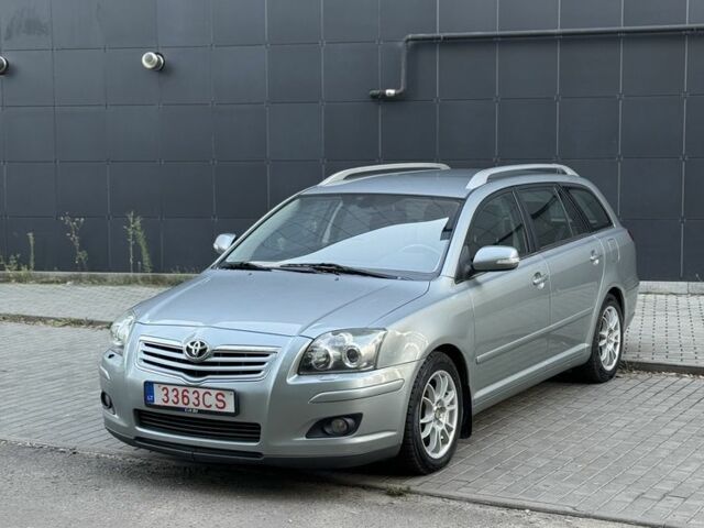 Серый Тойота Авенсис, объемом двигателя 2 л и пробегом 250 тыс. км за 3550 $, фото 1 на Automoto.ua