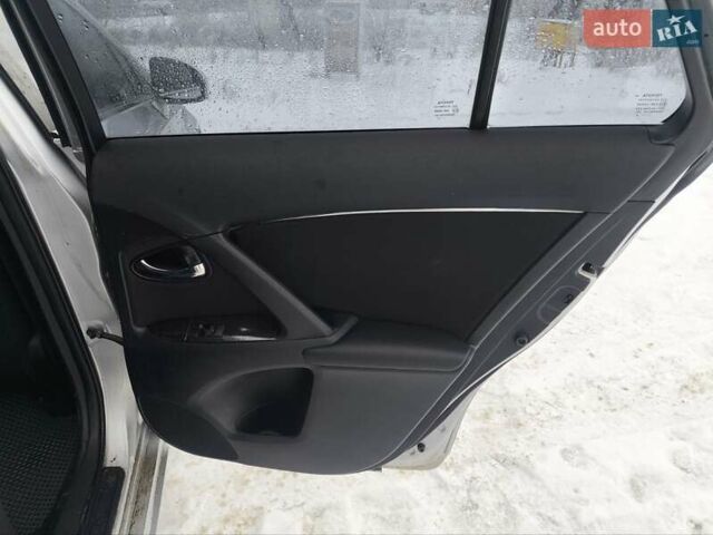 Серый Тойота Авенсис, объемом двигателя 2 л и пробегом 241 тыс. км за 7700 $, фото 6 на Automoto.ua