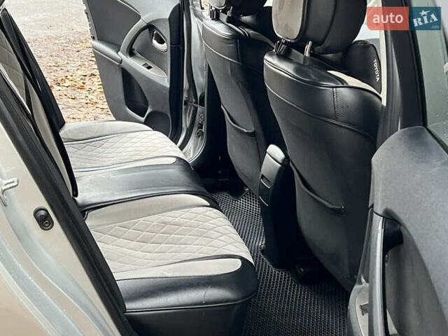 Серый Тойота Авенсис, объемом двигателя 2 л и пробегом 250 тыс. км за 6999 $, фото 49 на Automoto.ua