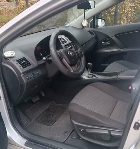 Серый Тойота Авенсис, объемом двигателя 2.23 л и пробегом 196 тыс. км за 9000 $, фото 2 на Automoto.ua