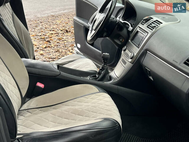 Серый Тойота Авенсис, объемом двигателя 2 л и пробегом 250 тыс. км за 6999 $, фото 45 на Automoto.ua