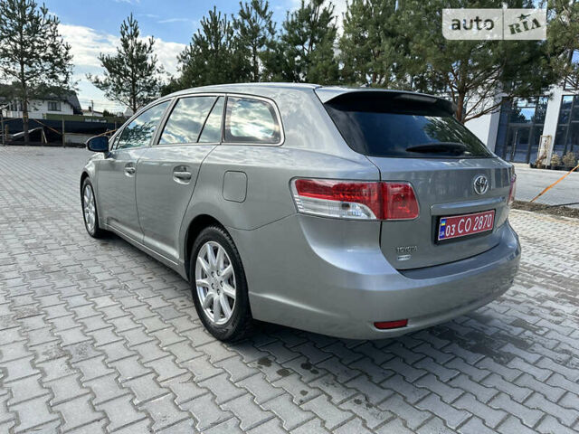 Серый Тойота Авенсис, объемом двигателя 2.2 л и пробегом 243 тыс. км за 9500 $, фото 5 на Automoto.ua