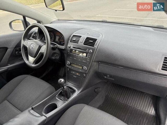 Серый Тойота Авенсис, объемом двигателя 1.6 л и пробегом 200 тыс. км за 8400 $, фото 20 на Automoto.ua