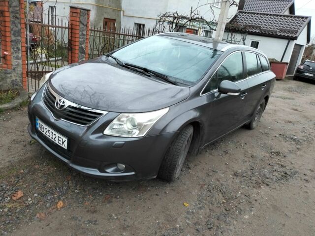 Серый Тойота Авенсис, объемом двигателя 2 л и пробегом 313 тыс. км за 8000 $, фото 1 на Automoto.ua