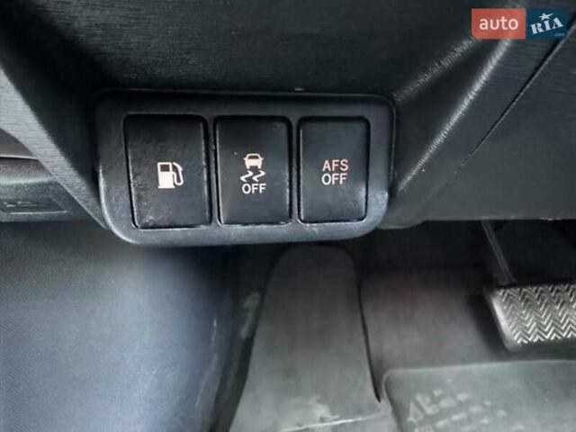 Серый Тойота Авенсис, объемом двигателя 2.23 л и пробегом 293 тыс. км за 9511 $, фото 8 на Automoto.ua