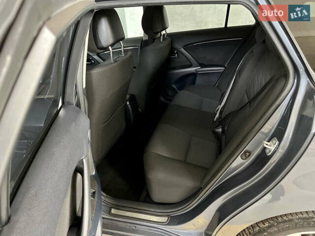 Серый Тойота Авенсис, объемом двигателя 2.23 л и пробегом 202 тыс. км за 9999 $, фото 7 на Automoto.ua