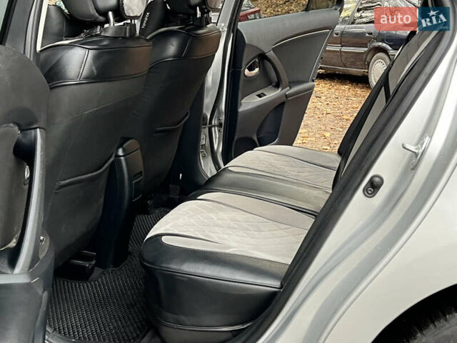 Серый Тойота Авенсис, объемом двигателя 2 л и пробегом 250 тыс. км за 6999 $, фото 50 на Automoto.ua