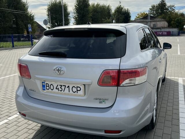 Серый Тойота Авенсис, объемом двигателя 2 л и пробегом 250 тыс. км за 7800 $, фото 3 на Automoto.ua