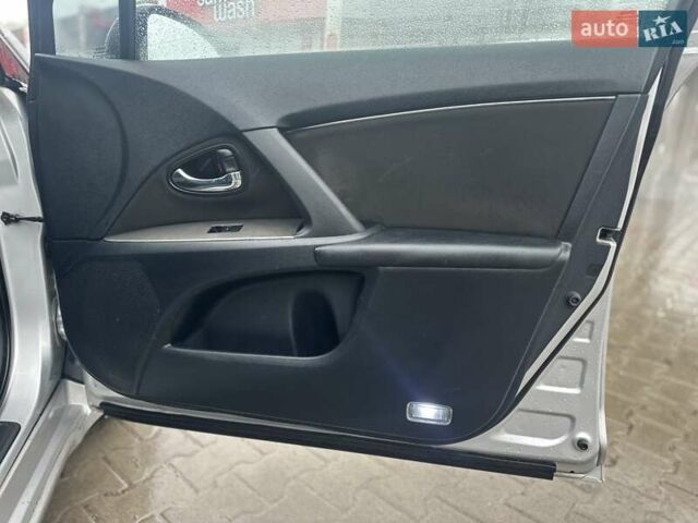 Сірий Тойота Авенсіс, об'ємом двигуна 2 л та пробігом 251 тис. км за 7999 $, фото 53 на Automoto.ua