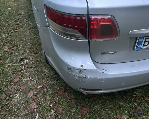 Серый Тойота Авенсис, объемом двигателя 2 л и пробегом 357 тыс. км за 6000 $, фото 2 на Automoto.ua