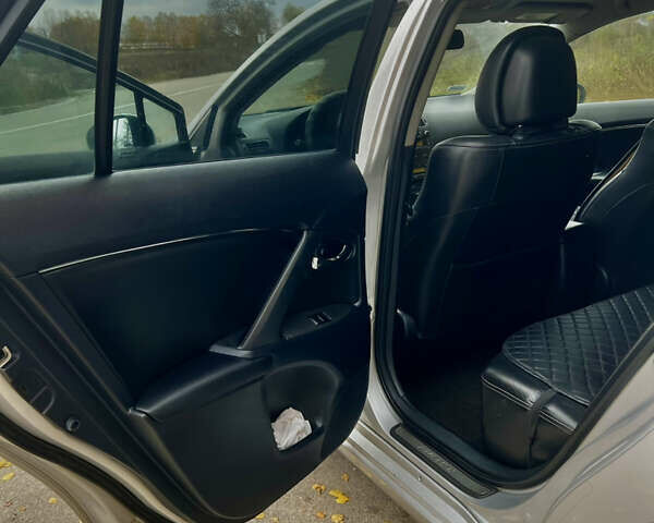 Серый Тойота Авенсис, объемом двигателя 2.23 л и пробегом 275 тыс. км за 8300 $, фото 17 на Automoto.ua