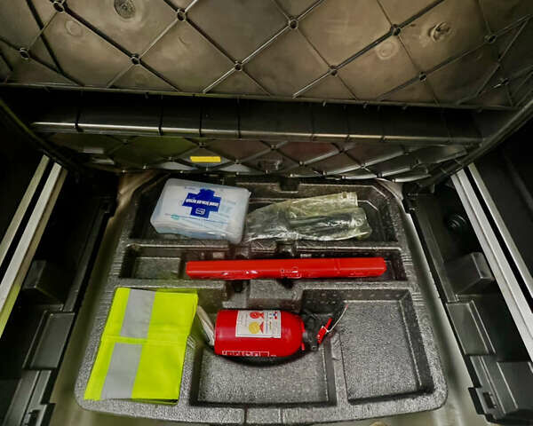 Серый Тойота Авенсис, объемом двигателя 2.23 л и пробегом 275 тыс. км за 8300 $, фото 20 на Automoto.ua