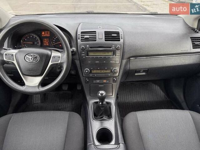 Серый Тойота Авенсис, объемом двигателя 1.6 л и пробегом 200 тыс. км за 8400 $, фото 19 на Automoto.ua